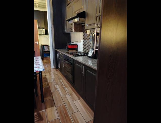 3 BEDROOM FREEHOLD FOR SALE IN DURNACOL